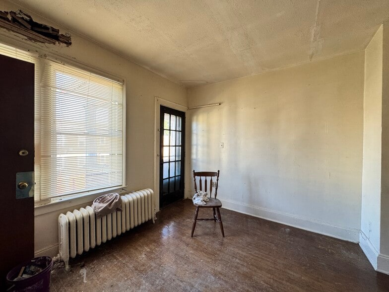 More Photos Of 102 Rowe Ave, Hartford Apartments For Sale