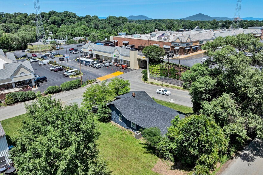 More Photos Of 2302 Winthrop Ave SW, Roanoke Office For Sale
