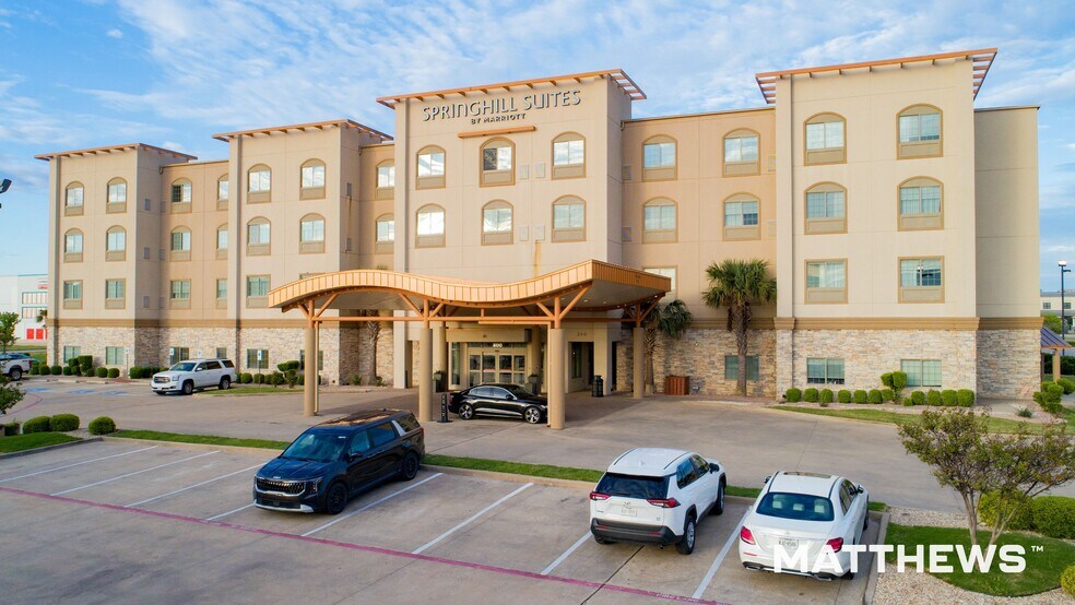 More Photos Of 200 Colonnade Pky, Woodway Hotel For Sale