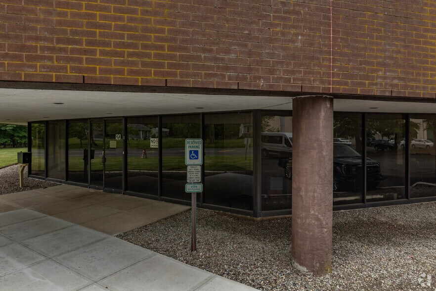 More Photos Of 120 Clyde Rd, Somerset Warehouse For Lease
