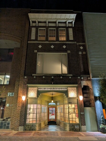 More Photos Of 921 Main St, Lynchburg General Retail For Lease