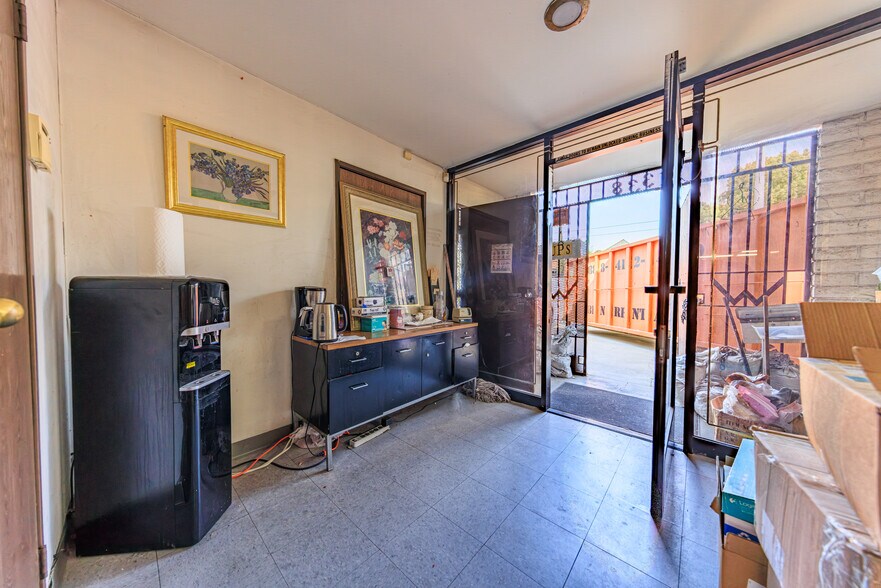 More Photos Of 1338 Washington Blvd, Los Angeles Light Manufacturing For Sale