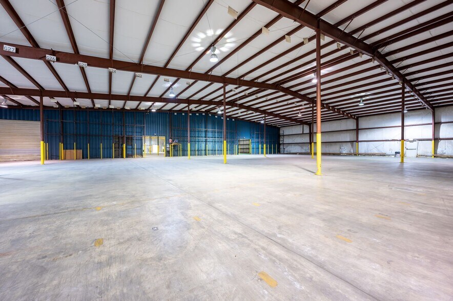 More Photos Of 701 N K Ave, Vinton Industrial For Lease