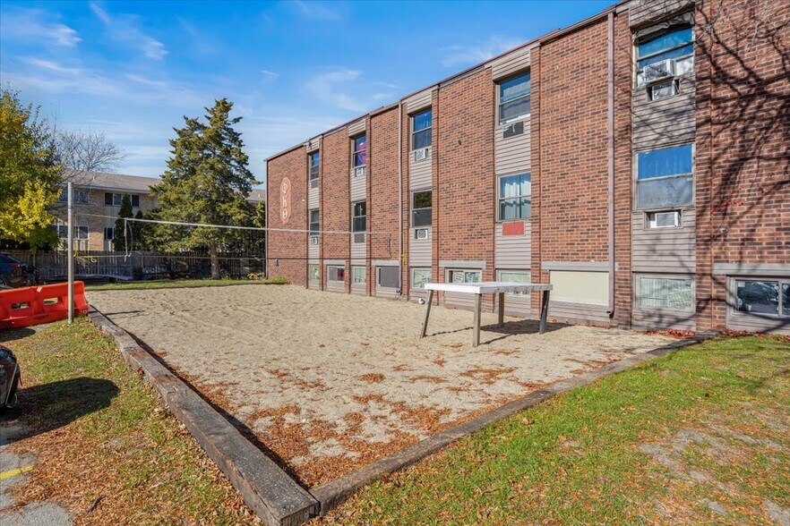 More Photos Of 910 W Hillcrest Dr, Dekalb Sorority Fraternity House For Sale