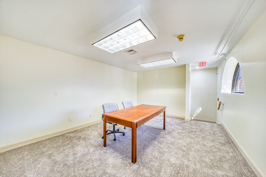 More Photos Of 99 Middle St, Manchester Office Residential For Sale