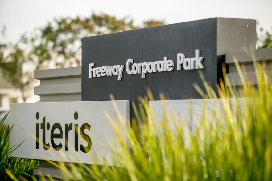 More Photos Of 2501 S Pullman St, Santa Ana Unknown For Lease