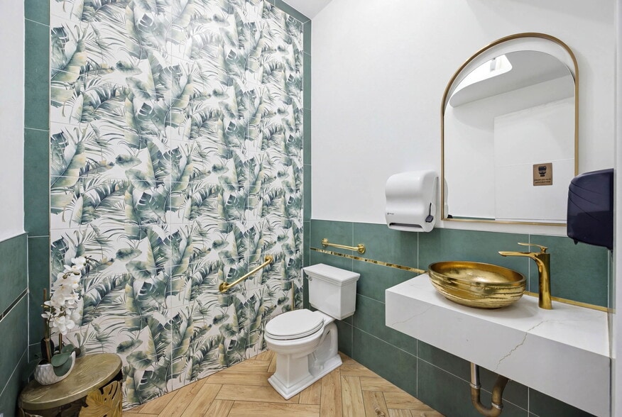 More Photos Of 1041 Flushing, Brooklyn Restaurant For Lease