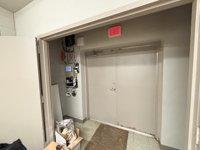 More Photos Of 3060 S Fremont Ave, Springfield General Retail For Sale