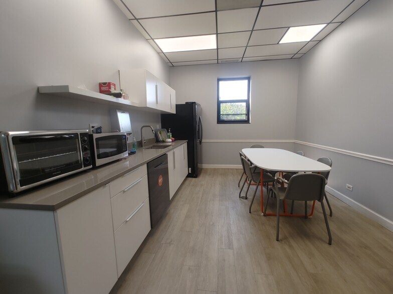 More Photos Of 5540 W 111th St, Oak Lawn Medical For Lease