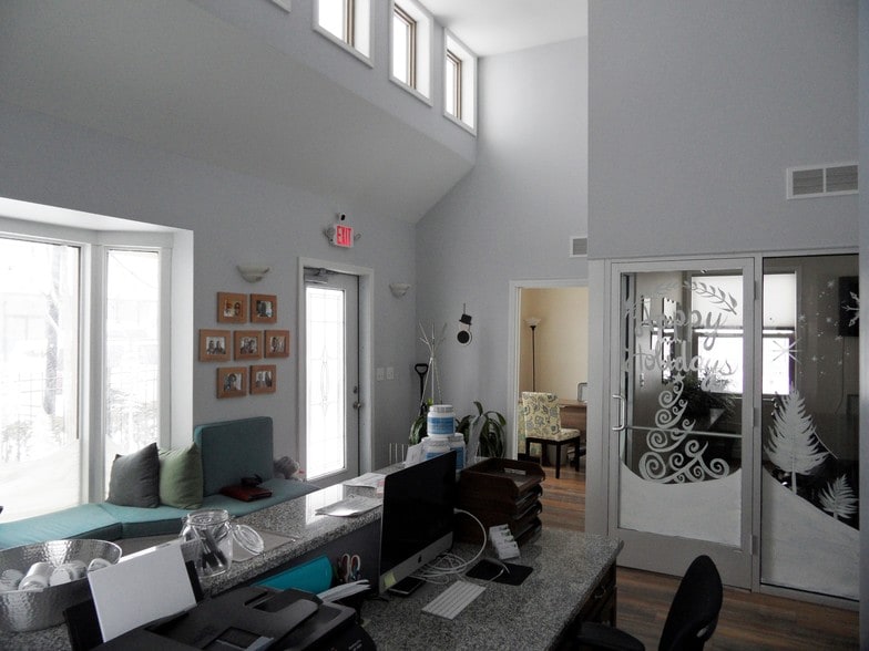 More Photos Of 533 Main St, Belleville Freestanding For Lease