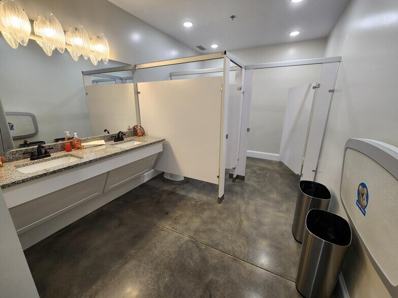 More Photos Of 232 Bordeaux Dr, Thomson Specialty For Sale