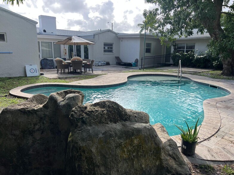More Photos Of 545 Ne 23rd St, Wilton Manors Rehabilitation Center For Lease