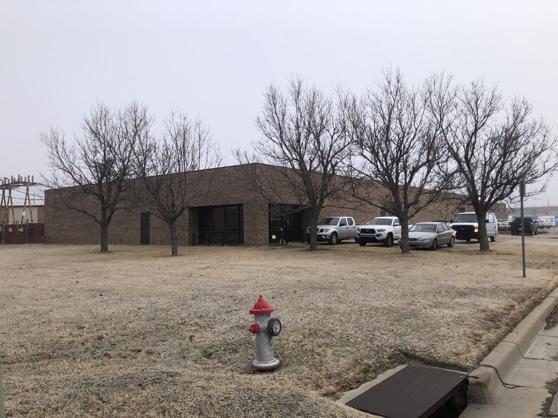 More Photos Of 2106 E Industrial St, Wichita Warehouse For Lease