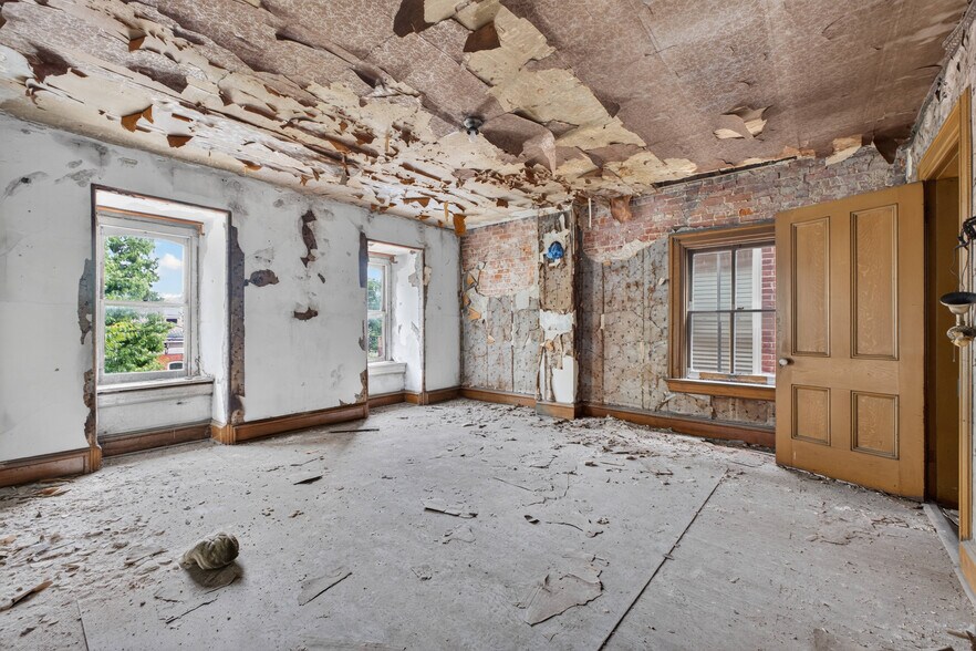 More Photos Of 1304 Sidney St, Saint Louis Flex For Sale