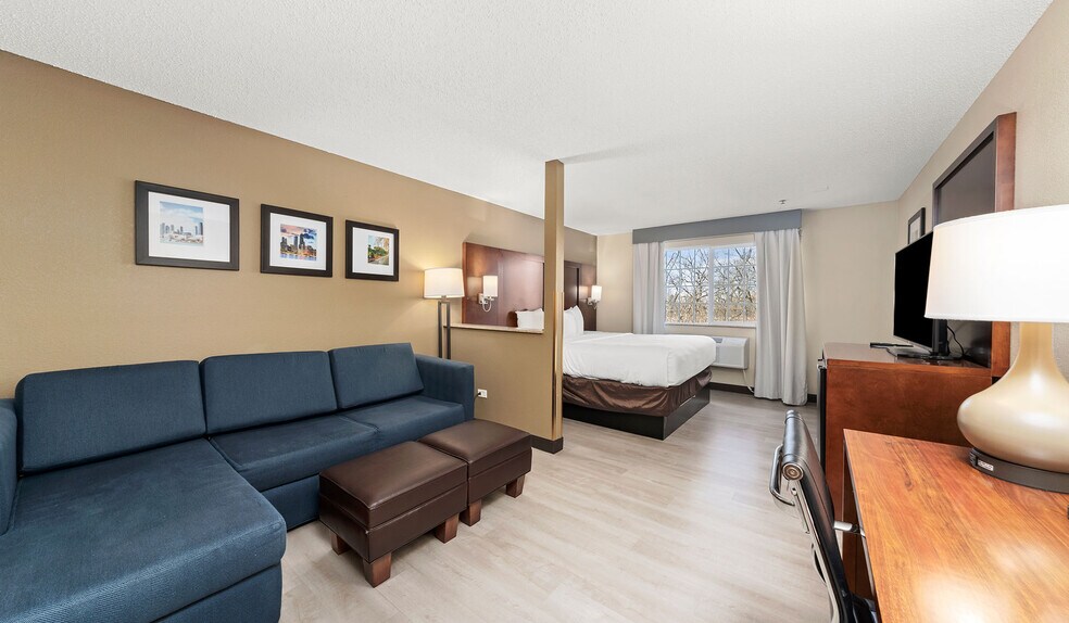 More Photos Of 1775 E Belvidere Rd, Grayslake Hotel For Sale