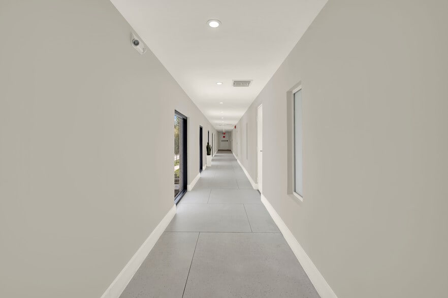 More Photos Of 5740 Hollywood Blvd, Hollywood Office For Lease