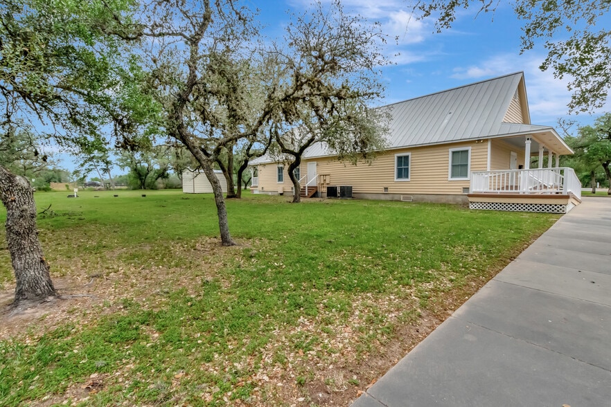 More Photos Of 8410 FM 236, Victoria Medical For Sale