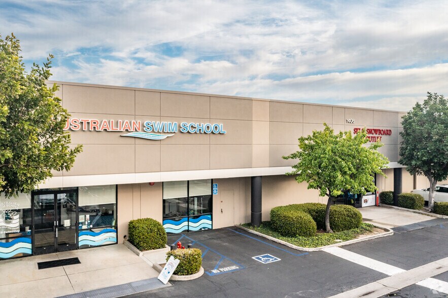 More Photos Of 1400-1408 Village Way, Santa Ana Showroom For Lease