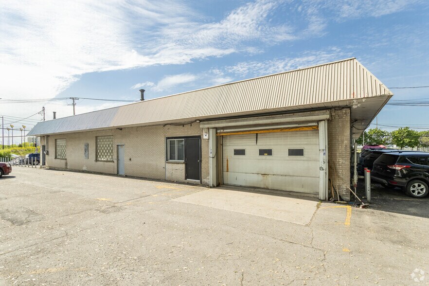 More Photos Of 554-558 Av Michel-Jasmin, Dorval Auto Dealership For Sale