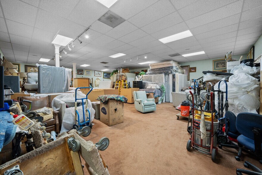 More Photos Of 23681 Newhall Ave, Santa Clarita Freestanding For Sale