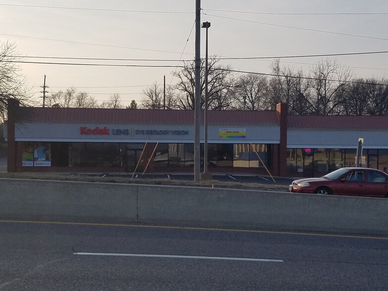 More Photos Of 3629-3639 N Lindbergh Blvd, Saint Ann Storefront For Lease