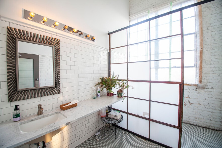 More Photos Of 401 N Wood St, Chicago Flex For Lease