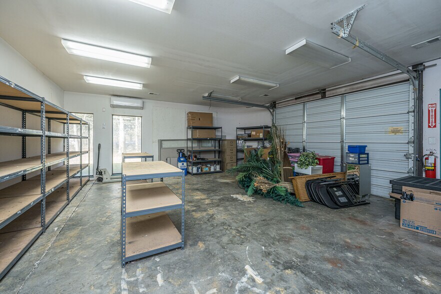 More Photos Of 105 Lamplight Cir, Summerville Flex For Lease