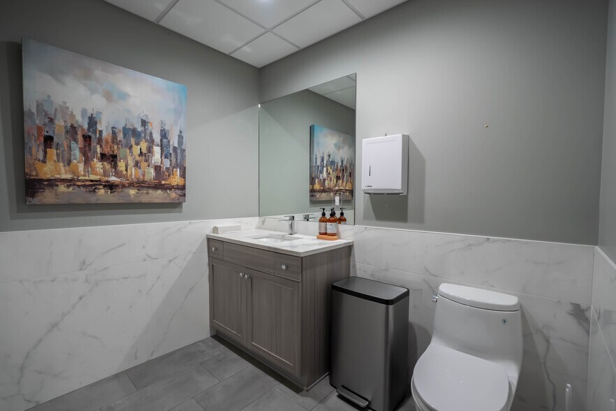 More Photos Of 28715 Greenfield Rd, Southfield Office For Sale