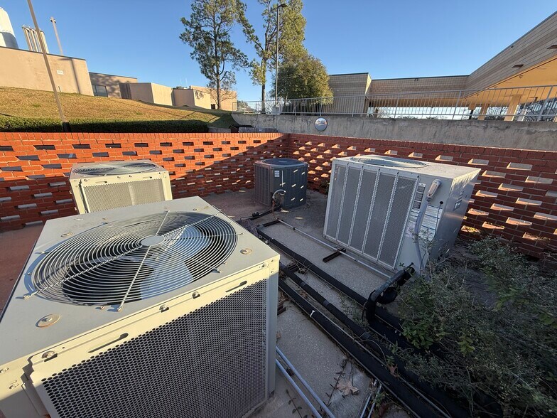 More Photos Of 3413 Golden Rd, Tyler Medical For Lease