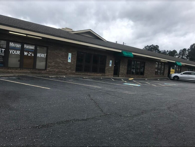 6207 Yadkin Rd, Fayetteville, NC 28303 For Lease