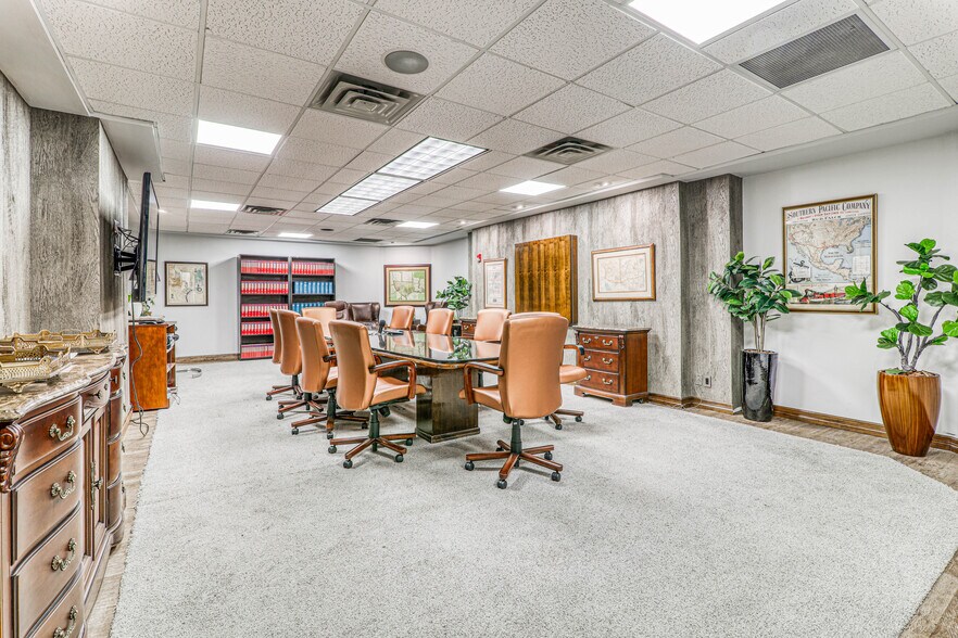 More Photos Of Sundland Park & Mesa Hills Dr., El Paso Office For Lease