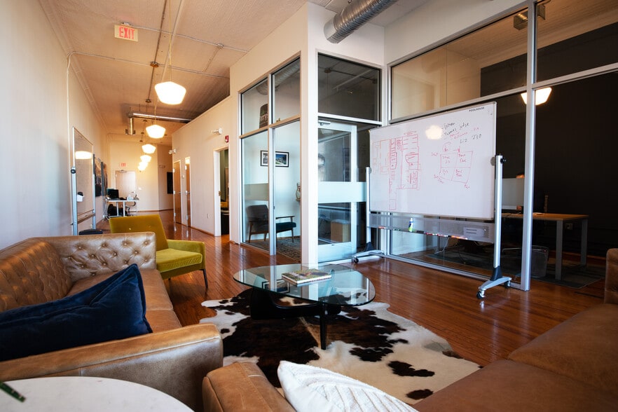 More Photos Of 23 W Broad St, Richmond Office For Sale