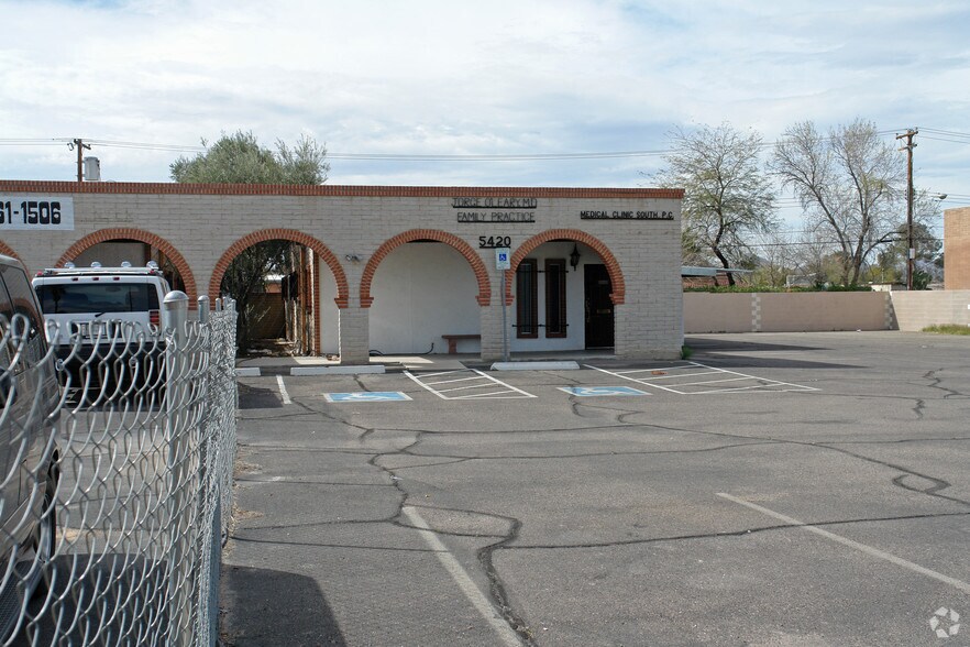 More Photos Of 5420 S 12th Ave, Tucson Medical For Lease