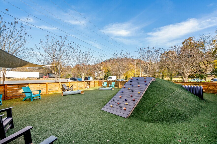 More Photos Of 825 Chattanooga Ave, Dalton Restaurant For Lease