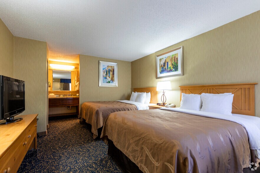 More Photos Of 4600 E Pine St, Deming Hotel For Sale