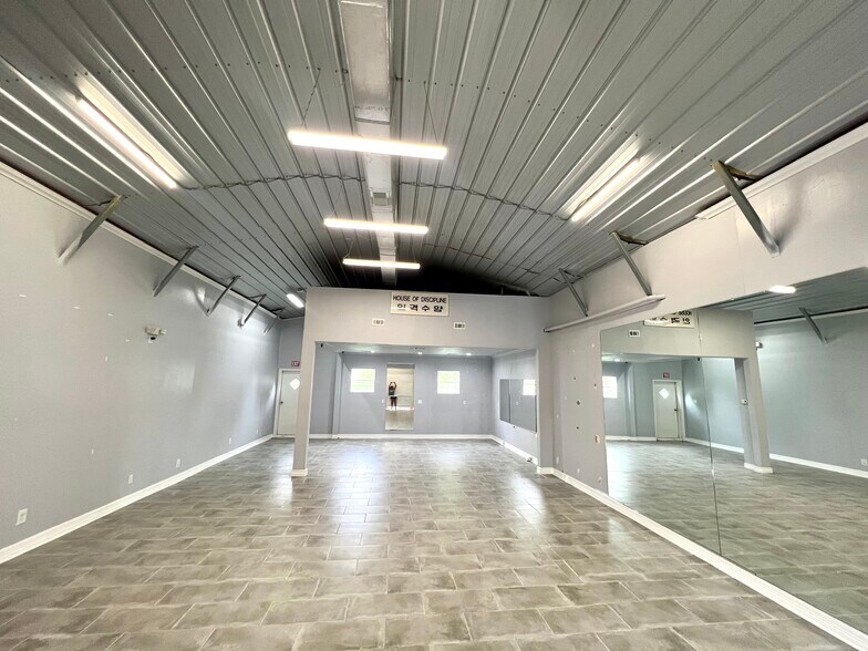 More Photos Of 2213 Ellis Dr, Rosharon Warehouse For Sale