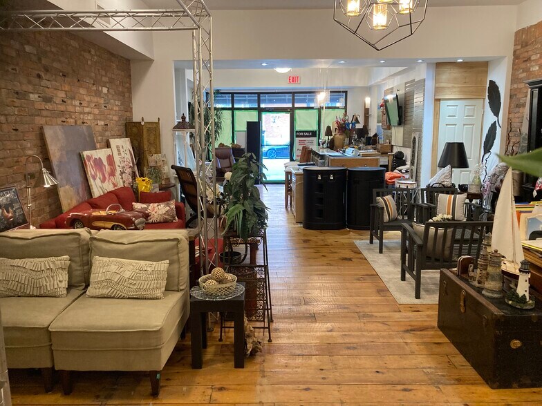 More Photos Of 453 Brant St, Burlington Storefront Retail Residential For Sale