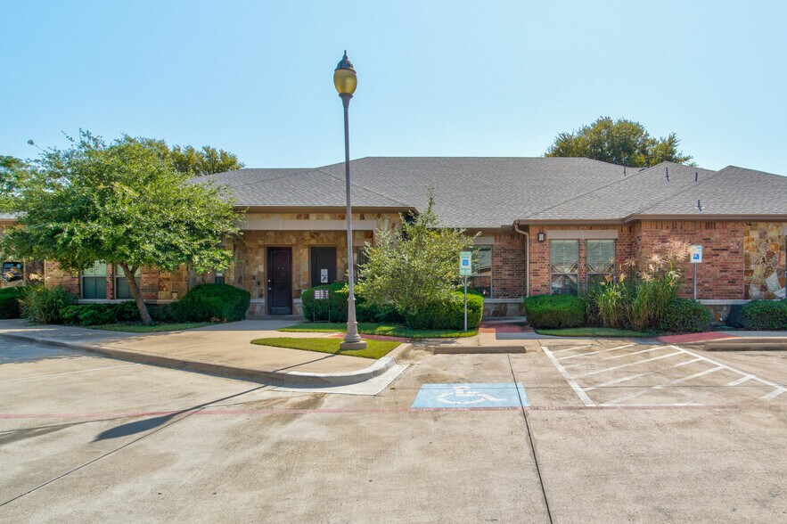 More Photos Of 7633 Bellaire Dr S, Fort Worth Medical For Sale