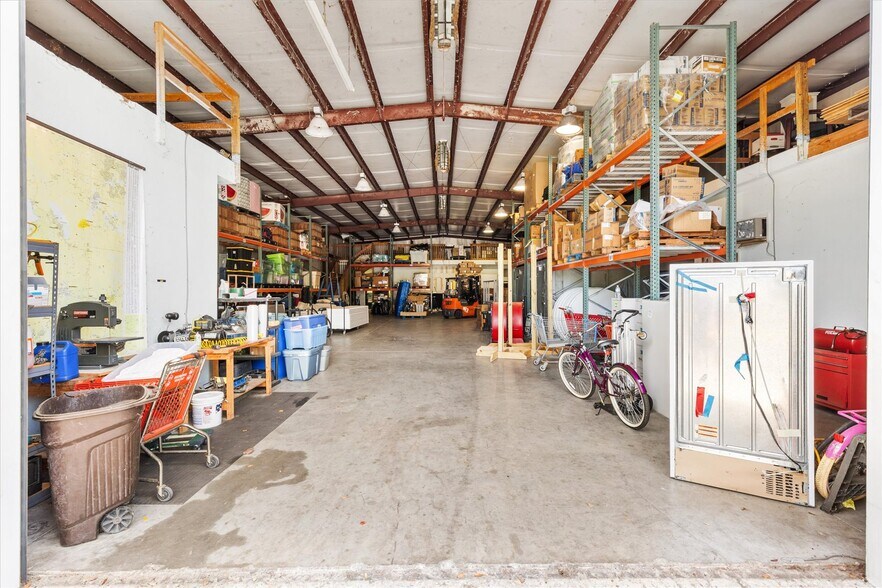 More Photos Of 118 Weber Ave, Leesburg Industrial For Sale