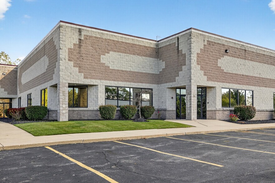 More Photos Of 852 E Highland Rd, Macedonia Flex For Lease