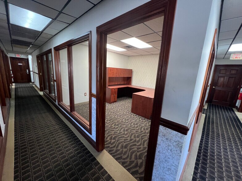 More Photos Of 2095 N Andrews Ave, Pompano Beach Light Manufacturing For Lease