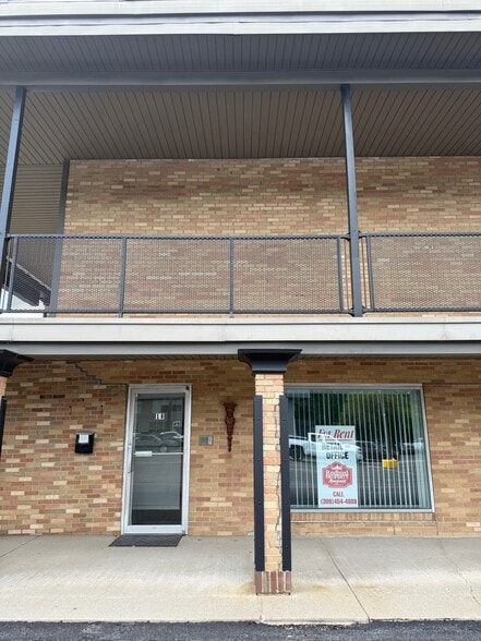 More Photos Of 1210-1228 Towanda Ave, Bloomington Unknown For Lease