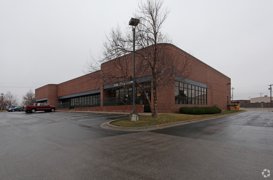 More Photos Of 14015-14021 W 95th St, Lenexa Warehouse For Lease