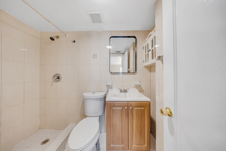 More Photos Of 1800 NE 170th St, Miami Apartments For Sale