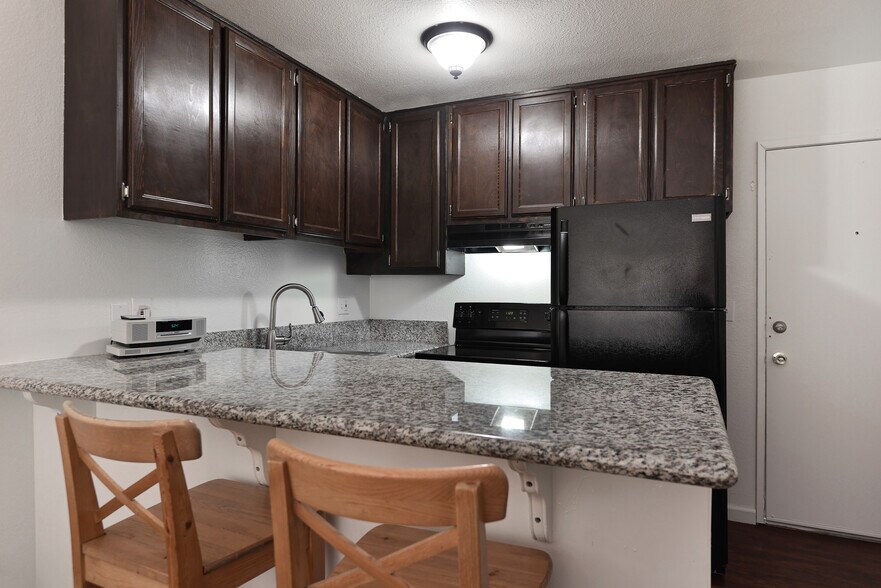 More Photos Of 318 E Washington Ave, Escondido Apartments For Sale