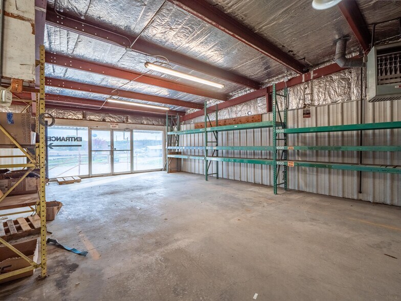 More Photos Of 1 W Choctaw Ave, Mcalester Flex For Sale