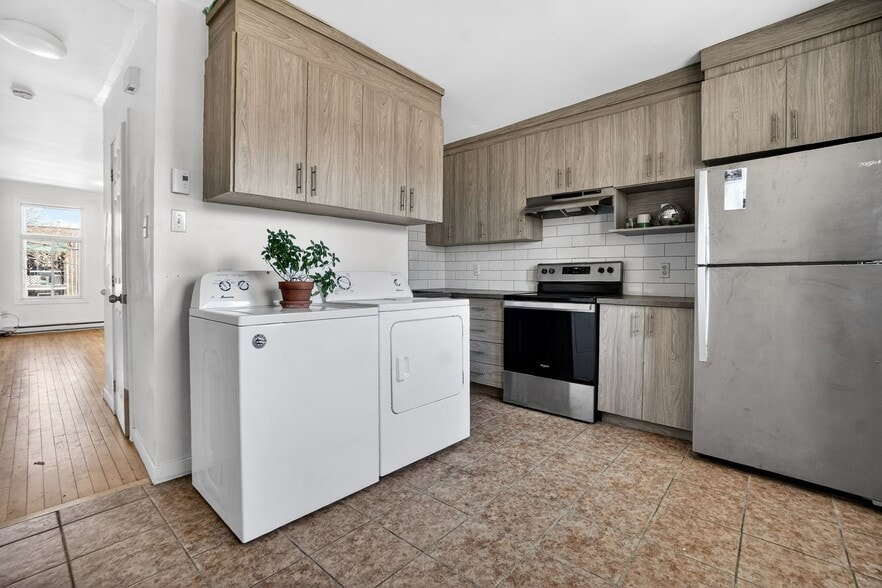 More Photos Of 2278-2296 Av Bourbonnière, Montréal Apartments For Sale