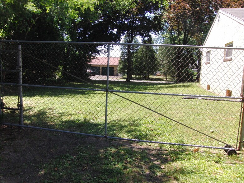 More Photos Of 921 Bath Rd, Bristol Garden Center For Sale