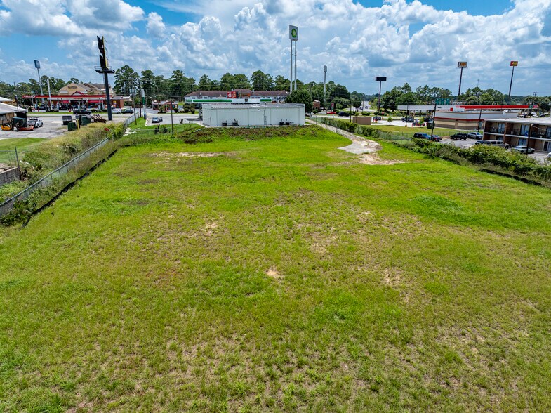 More Photos Of 805 7th St W, Tifton Service Station For Sale