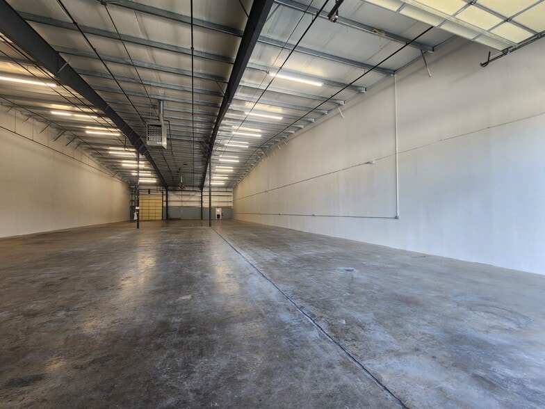 More Photos Of 6946-6962 Wellington Rd, Manassas Warehouse For Lease